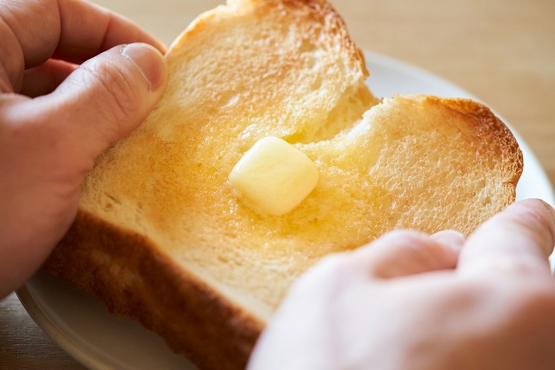 トーストがバターを塗った面から落ちる？物流現場のマーフィーの法則